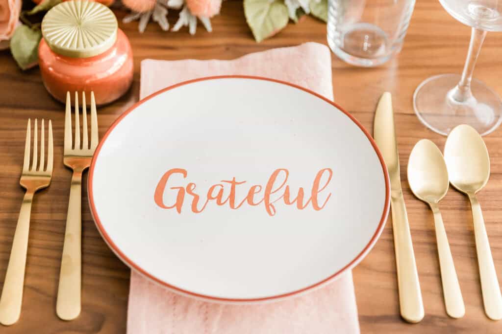 Fall Table with a Plate written Grateful